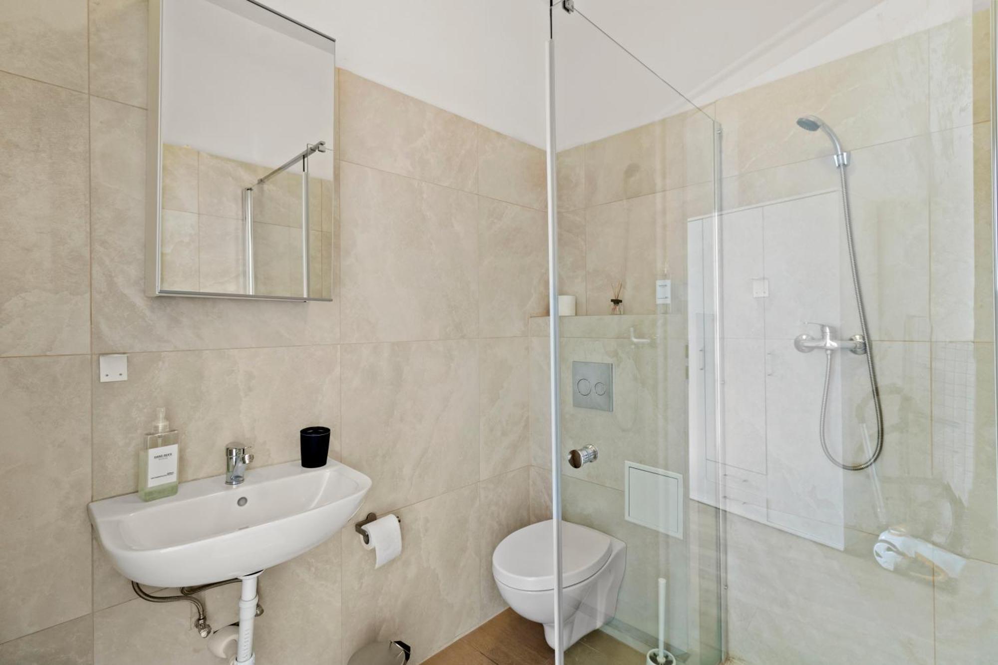 Farawayhomes 43